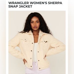 WRANGLER WOMEN'S SHERPA
SNAP JACKET only worn once size XL